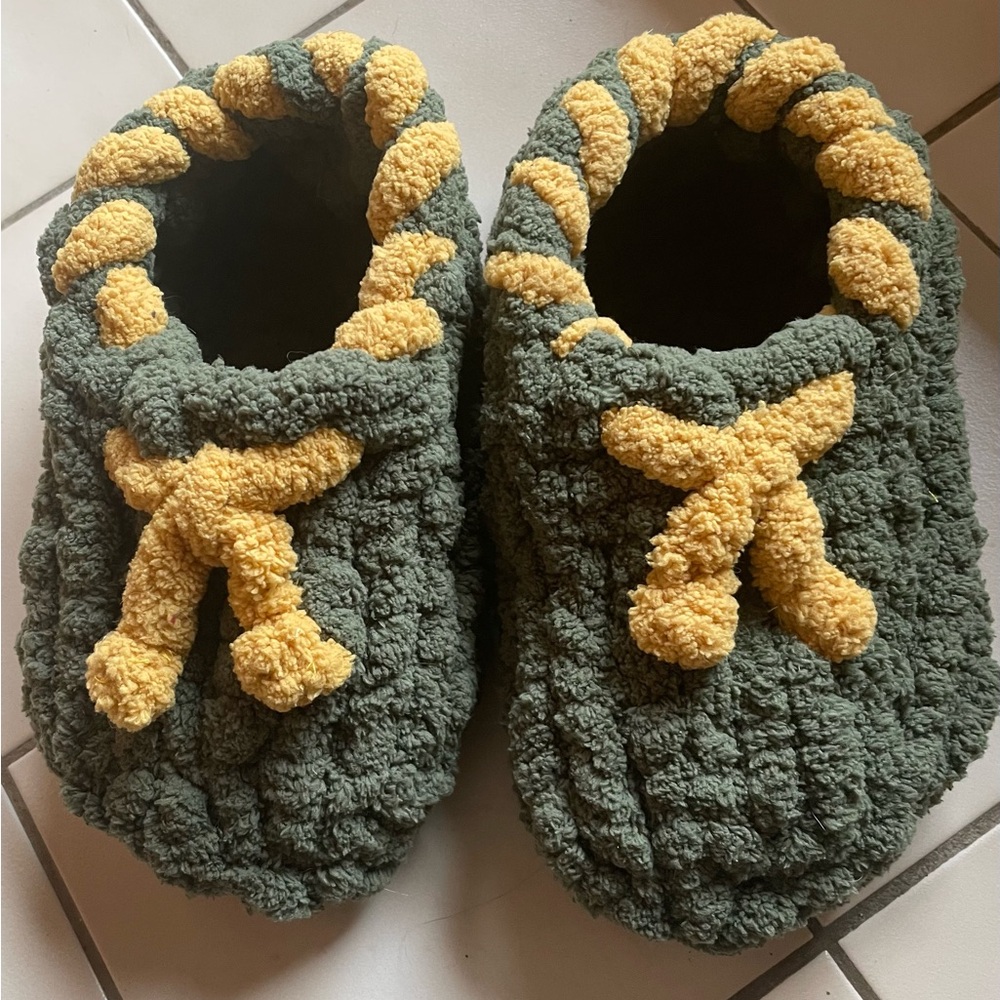 Plush Women's Slippers in Green and Yellow